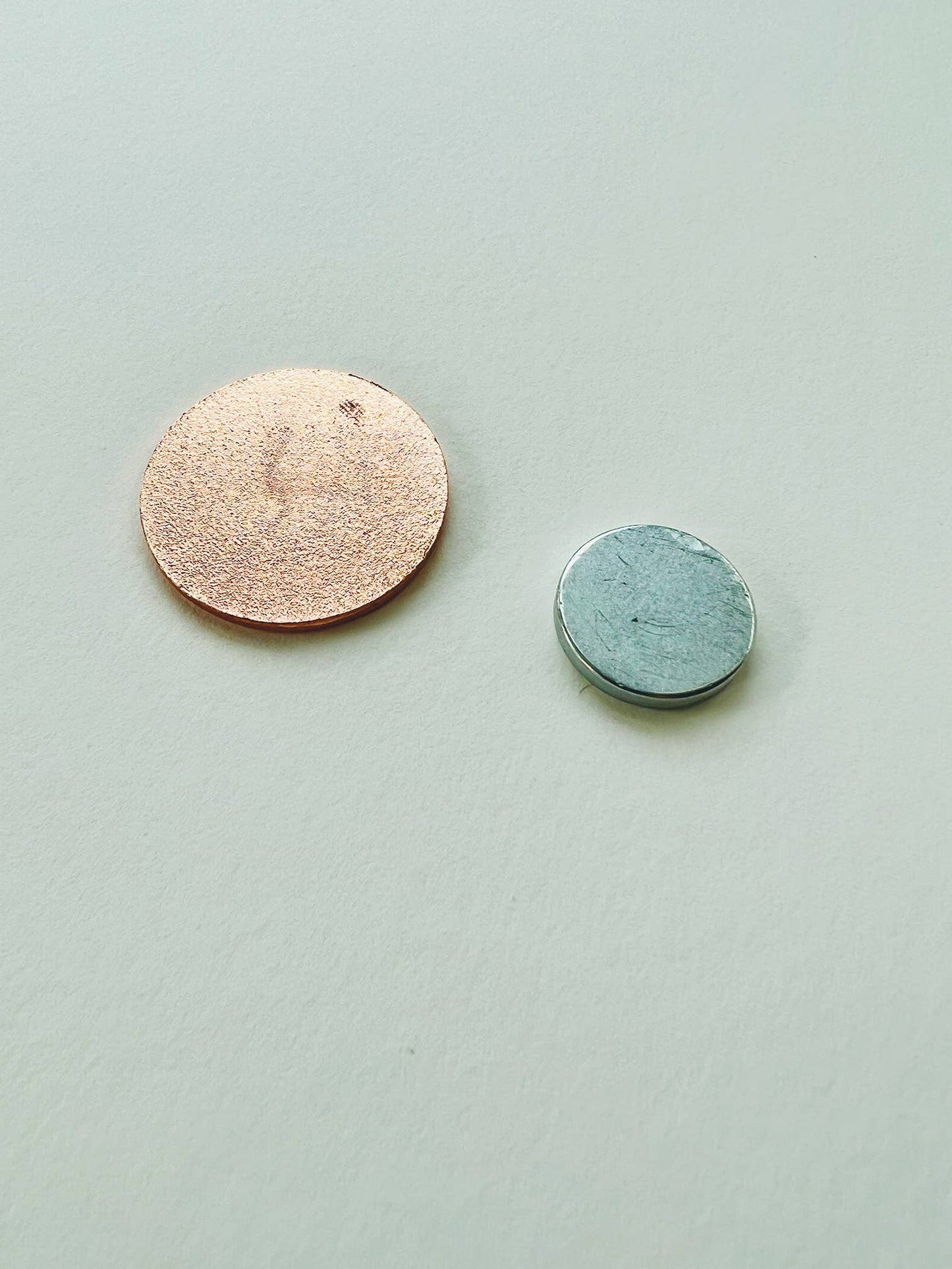Bee Needle Minder