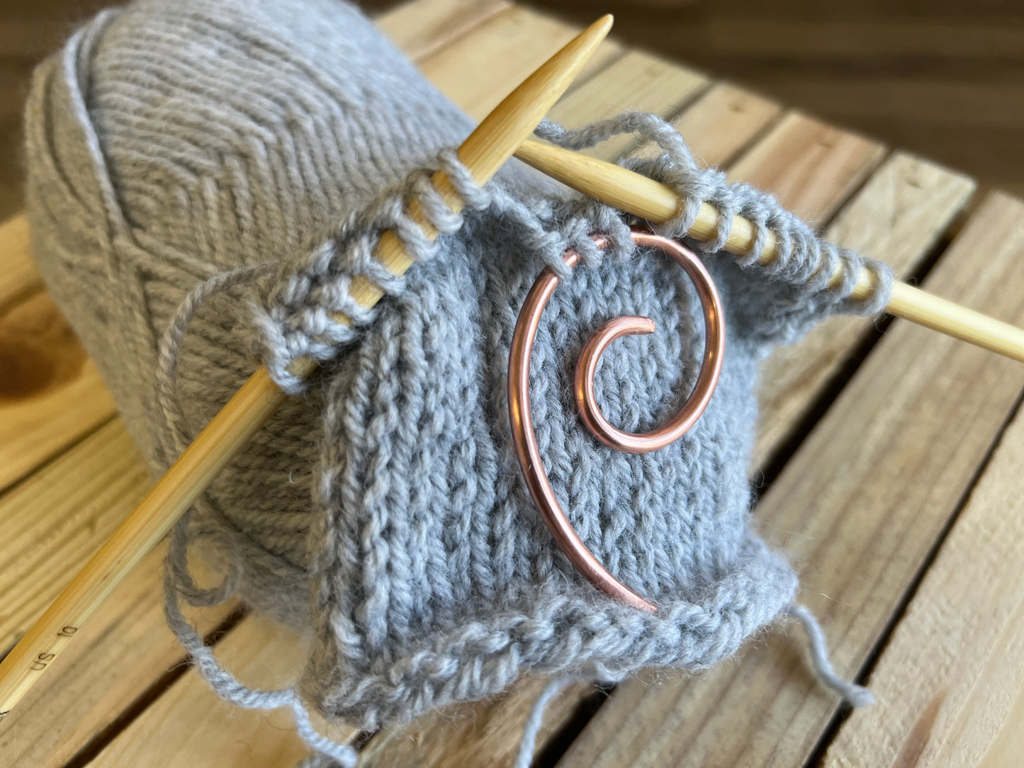 Copper Spiral Cable Needle Stitch Holder